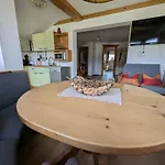 Haus Alpengluehn דירה