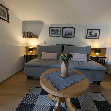 Haus Alpengluehn Apartamento *