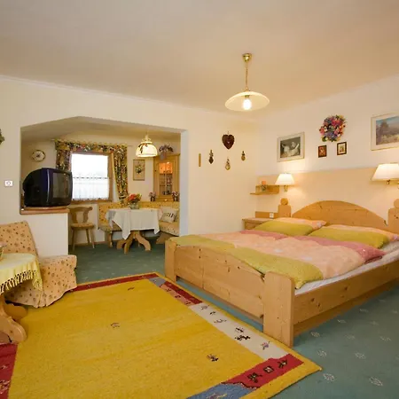 Haus Alpengluehn 아파트 *